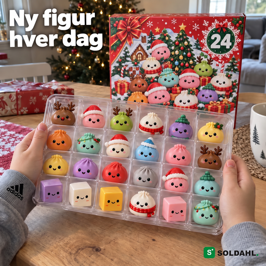 Barnehender holder brettet med 24 myke julefigurer