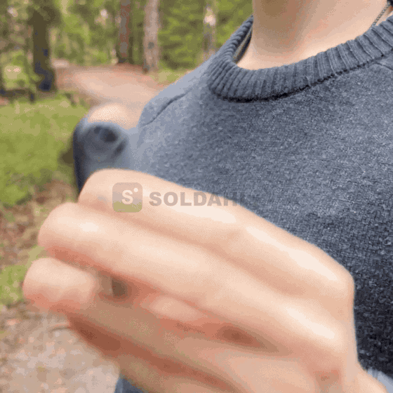 Fang øyeblikket når hendene er opptatt
