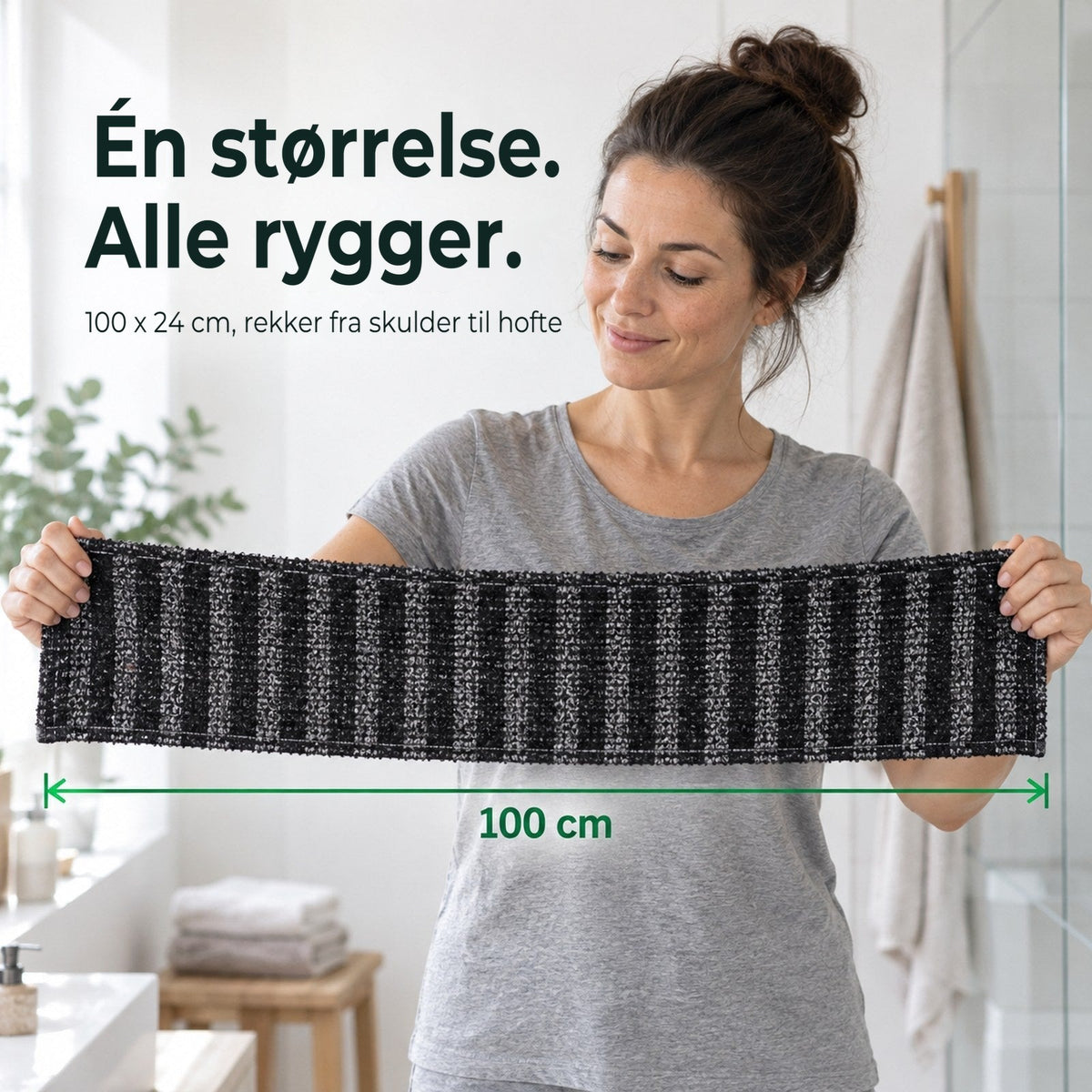 Kvinne holder opp skrubbehåndkleet, 100 x 24 cm
