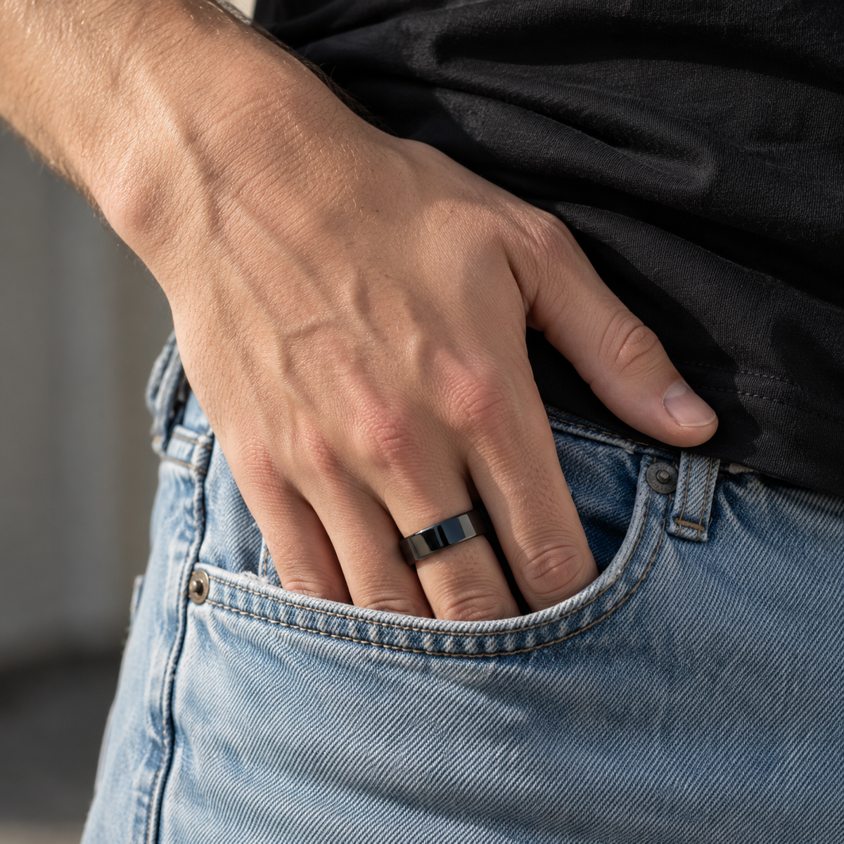 Svart smart ring i hverdagen