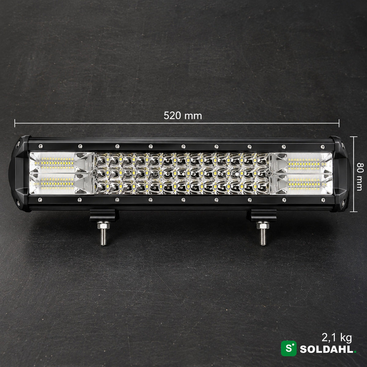 Mål på LED-lysbaren: 520 mm lang, 80 mm høy og 2,1 kg