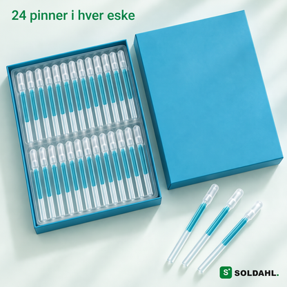 Åpen eske med 24 pinner i brett og tre løse pinner, teksten 24 pinner i hver eske