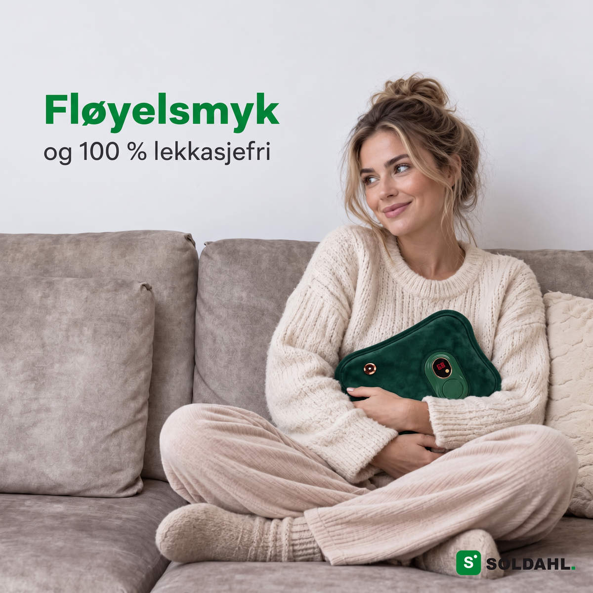 Fløyelsmyk varmeflaske i sofaen