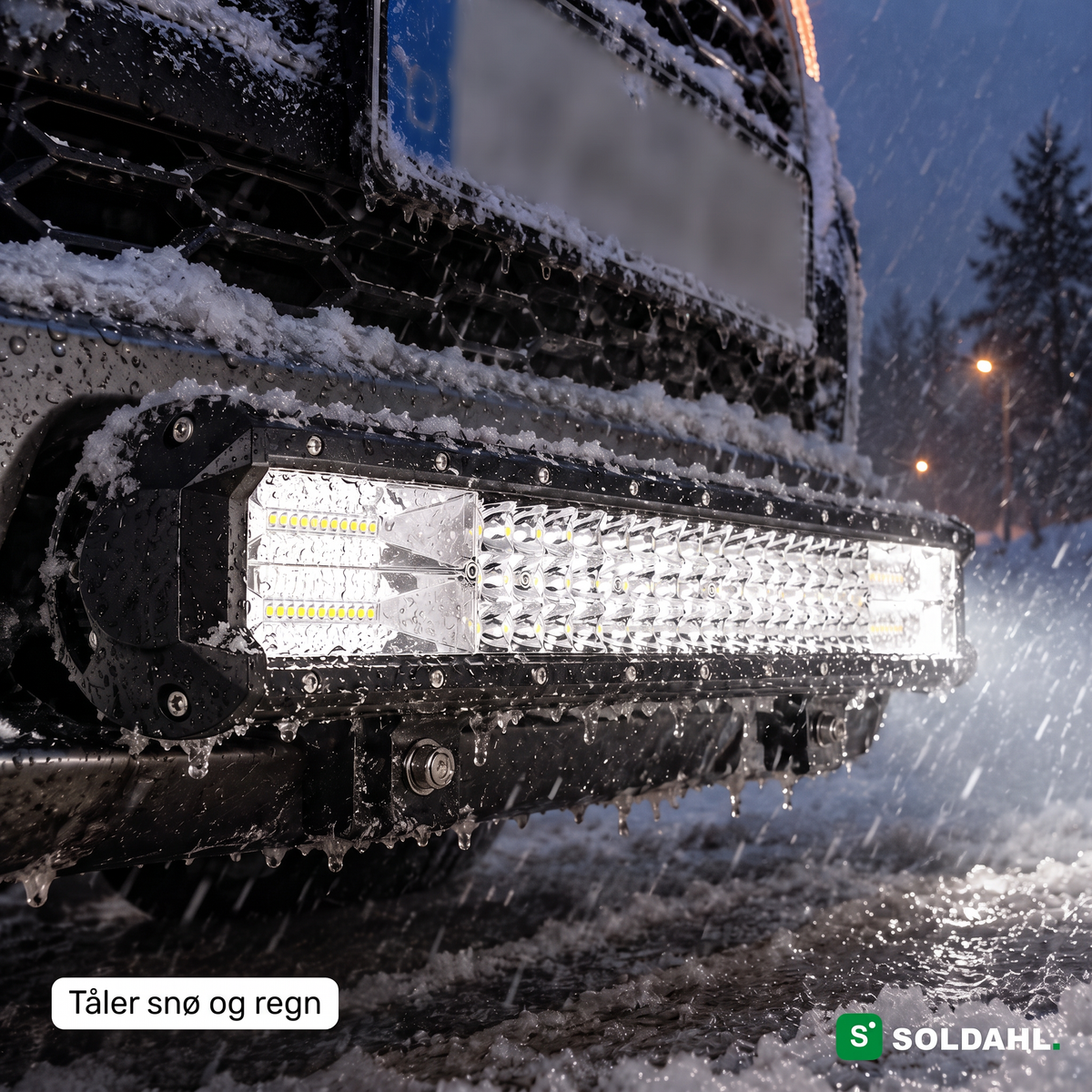 LED-lysbar på en bil i snø og regn, laget for vintervær