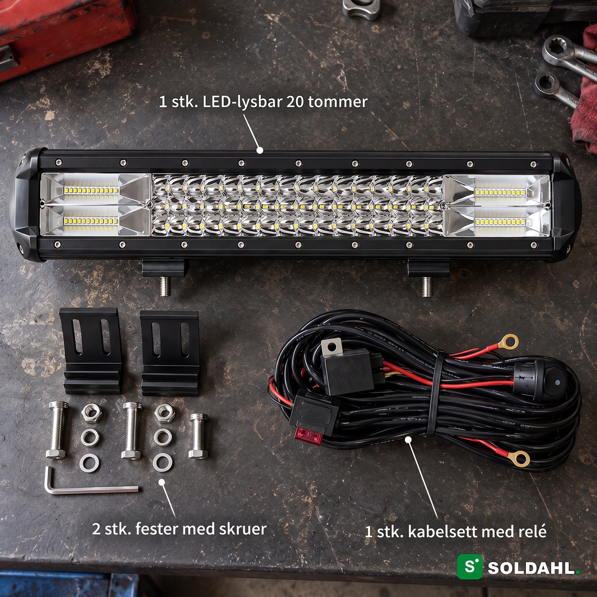 Dette følger med: LED-lysbar, to fester med skruer og kabelsett med relé