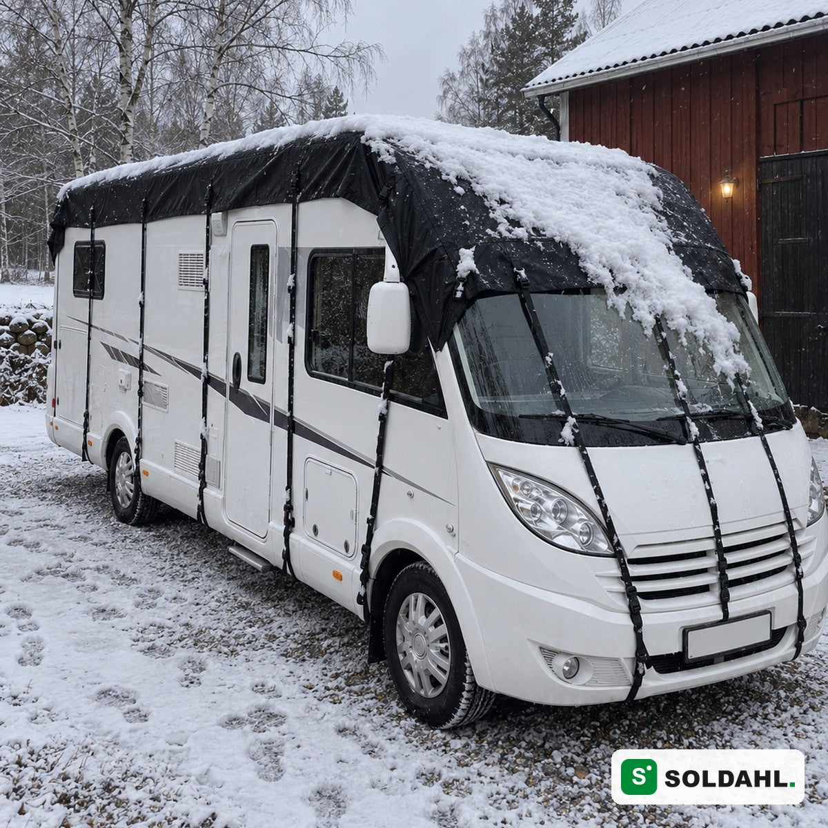 Taktrekk med snø på bobil om vinteren